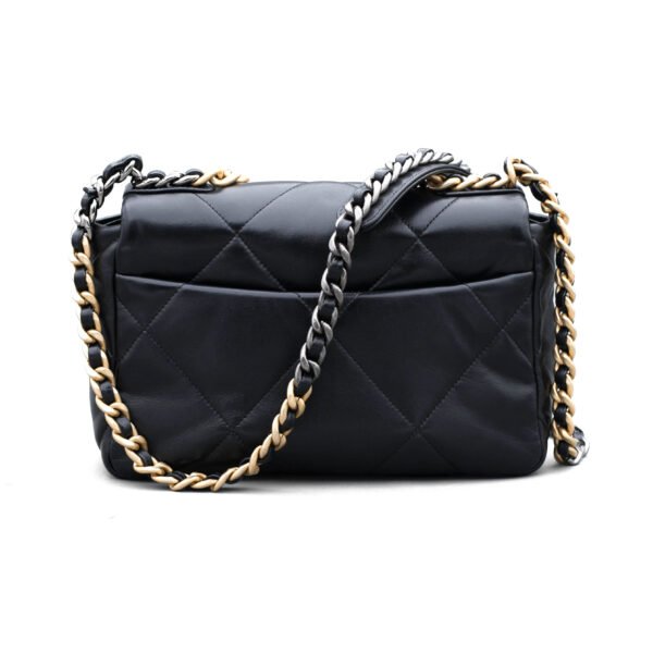 Chanel Borsa Chanel 19 con patta in lussuosa pelle di agnello nera