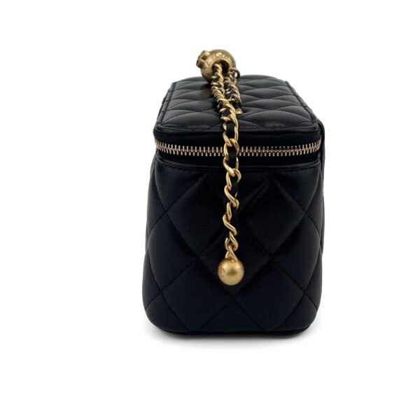 Chanel Borsa Vanity trapuntata Chanel con tracolla a catena in pelle di agnello nera