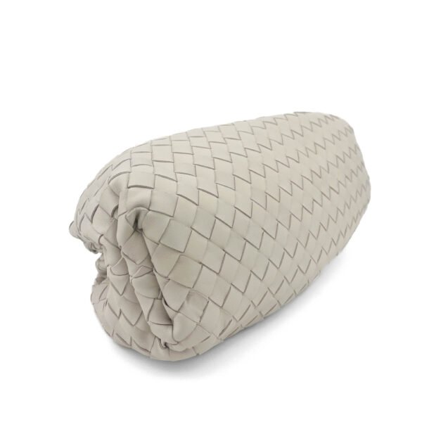 Bottega Veneta Pochette Bottega Veneta The Pouch in pelle bianca