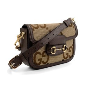 Gucci Horsebit 1955 Mini Borsa a tracolla in tela GG Supreme con finiture in pelle marrone e finiture Horsebit dorate.